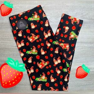 Beyond Yoga Strawberry Gnomes leggings in size TC